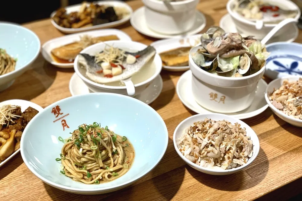 【完整菜單】在家神還原必比登推薦雞湯！「雙月食品社」八德店開幕　新品「愛恨蔥蔥飯」、即食包料理同步開賣