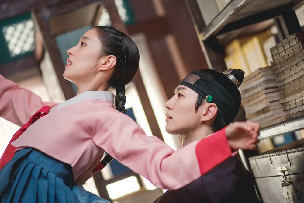 韓劇《衣袖紅鑲邊》台灣收視霸榜3個月　俊昊爆紅自評演技：我不太滿意