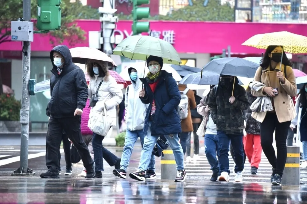 全台雨不停！周五鋒面+周六冷氣團報到　追雪族有機會衝一波