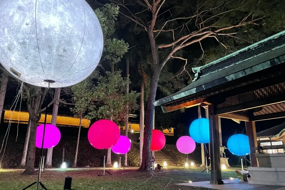 桃園神社「元宇宙光影藝術祭」絕美登場　巨型月球仙氣亮相、必逛週末限定市集