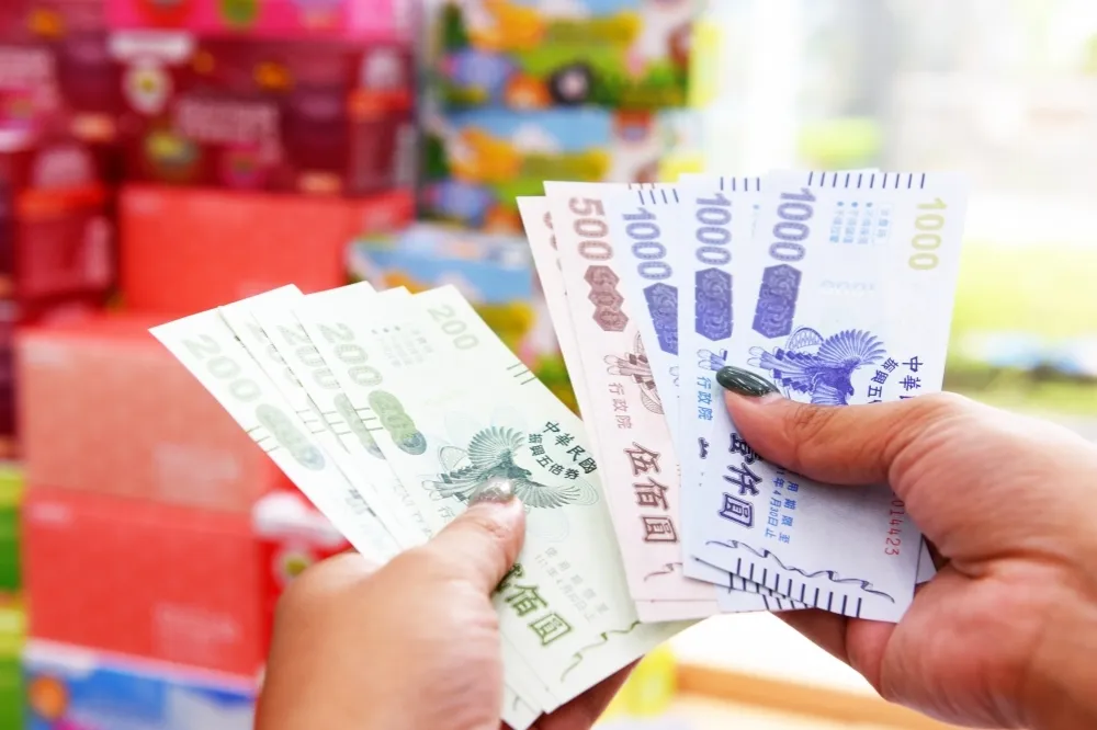 五倍券花完沒？勞動部加碼放大1.5倍　去這些店家血拼5千元爽買7500元