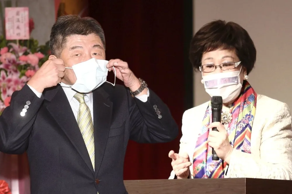 呂秀蓮放砲「要選台北市長就快辭職」　陳時中尬笑：能選一定辭