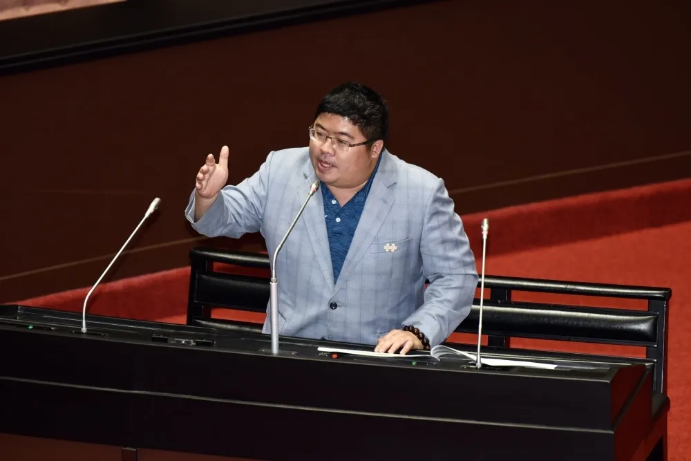 【拒被扣紅帽】甩正國會緊迫盯人    英系蔡易餘提「反滲透機制」反制