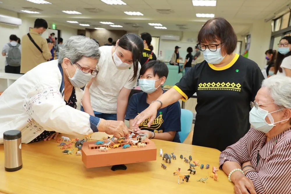 長照探視3/1起放寬！須附3天內篩陰證明　北北桃高另有「門檻」