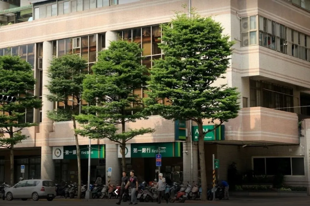 【新北+2】證券公司新店員工+外籍看護染疫　去過第一商業銀行、水果行 