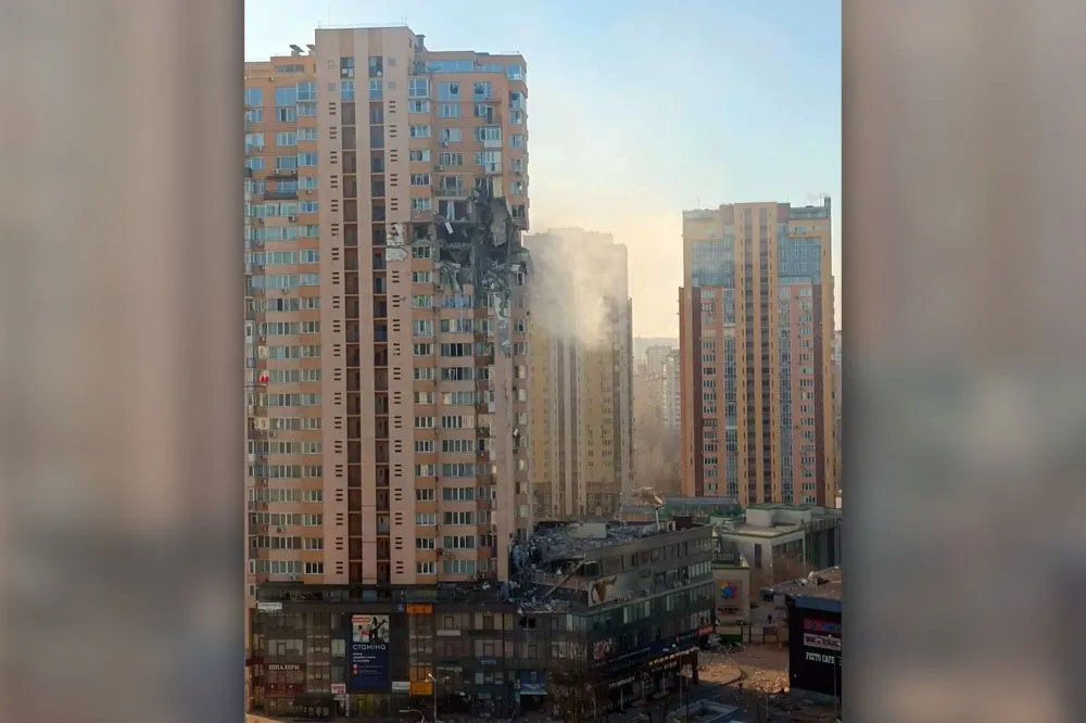 烏俄兩軍在基輔交火：市區公寓大樓遭俄軍砲火擊中　開戰以來死亡人數達198