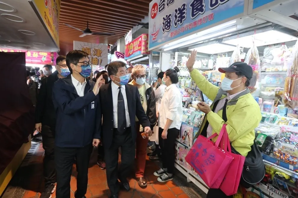 本土hold住！指揮中心228連假原則上不開記者會　陳時中率團救旗津觀光