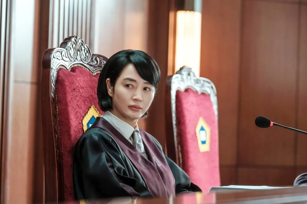 【橫掃Netflix收看榜】金惠秀《少年法庭》改編5件殘酷真實案件　出演冷血法官難掩內心衝擊
