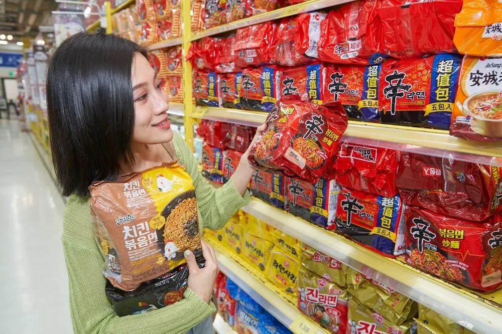 輕自煮商機夯　家樂福推出「泡麵大賞」