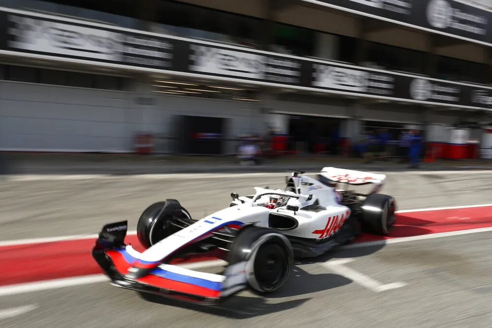 俄羅斯富豪老爸不再吃香　F1賽車手馬澤平突遭車隊解約