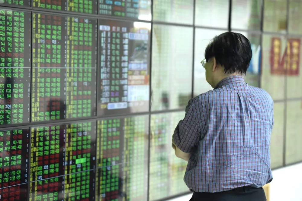 【外資殺紅眼】台幣兌美元收28.25元、重貶1.35角　創近11個月低點