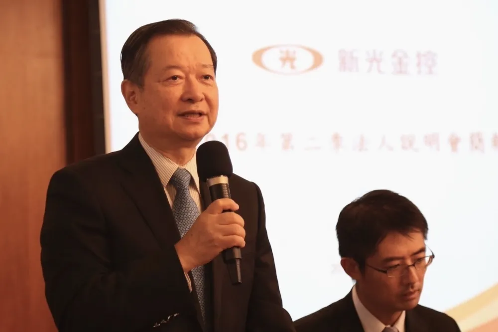 吳東進沒職務竟干政新光金　董座許澎遭金管會停職3個月