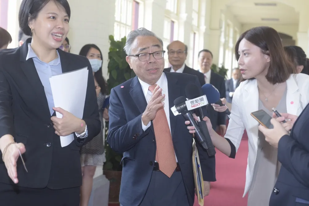  王文淵辭工總理事長遭全力慰留　祕書長蔡練生反被「有尊嚴離開」