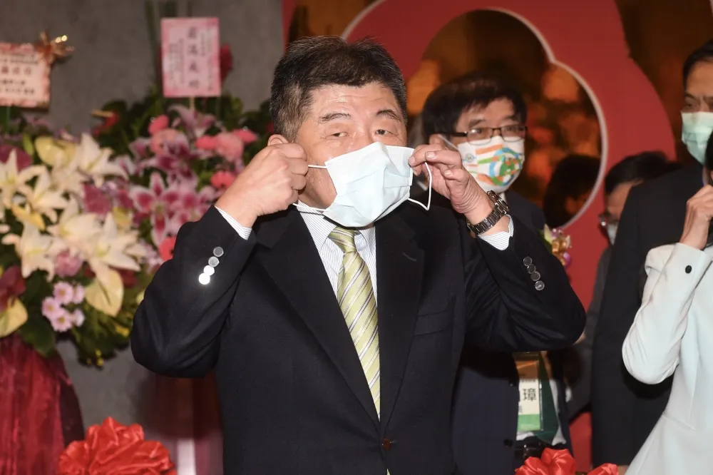 出國有譜？陳時中曝鬆綁策略　1個月後檢疫可縮成7天　