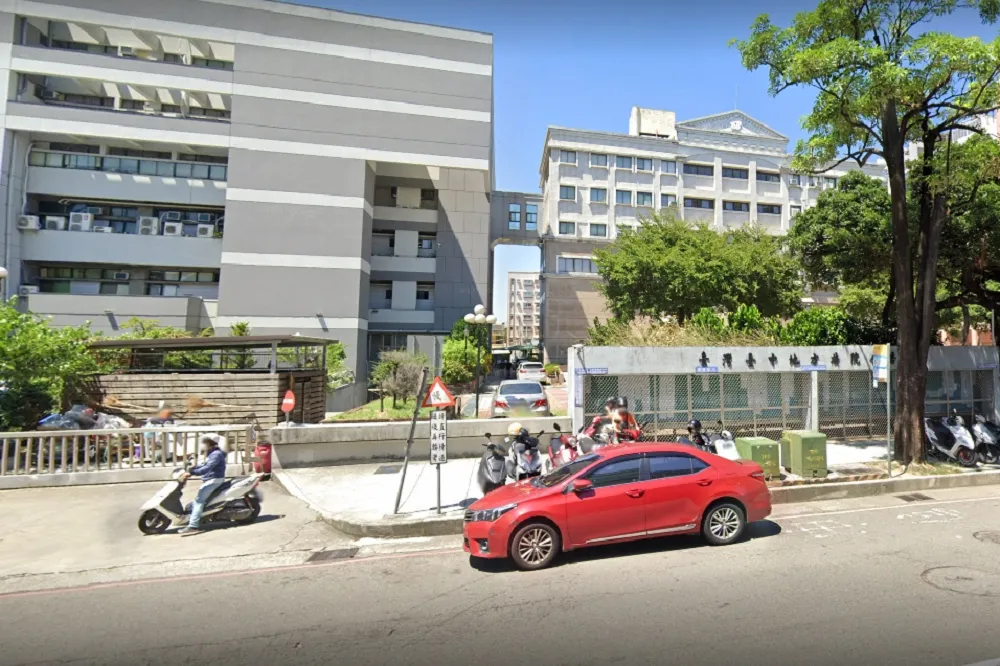 台中噁男KTV包廂內伸鹹豬手　觸摸女同事腰胸5秒賠5萬元