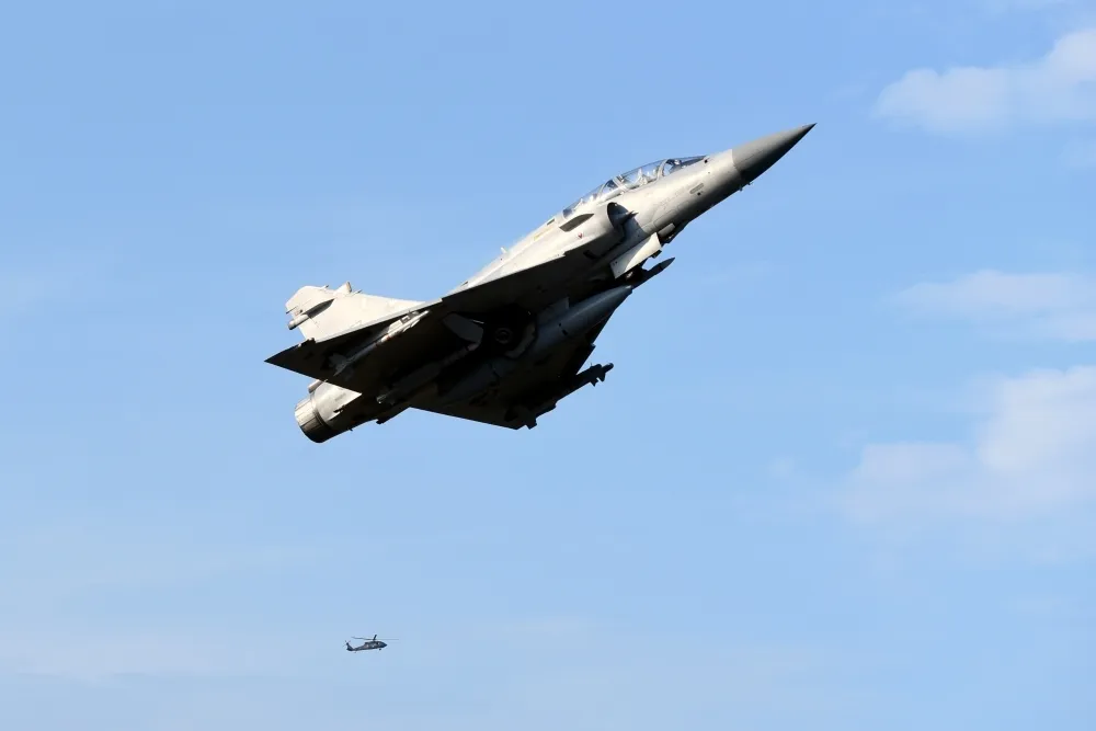 【幻象戰機墜海】解放軍機擾台傳遭民航局廣播驅離　國防部駁：動態全程掌握