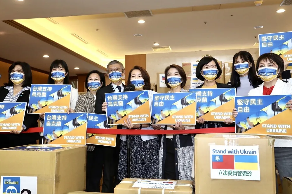 【援烏善款破6億】憂婦孺生理感染　12綠委暖捐衛生棉、紙尿褲