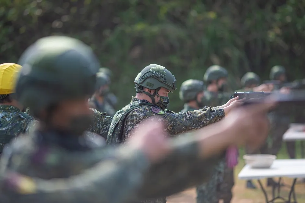新制召員總射擊數僅美軍1天15%　邱臣遠：我軍應強化實彈射擊強度