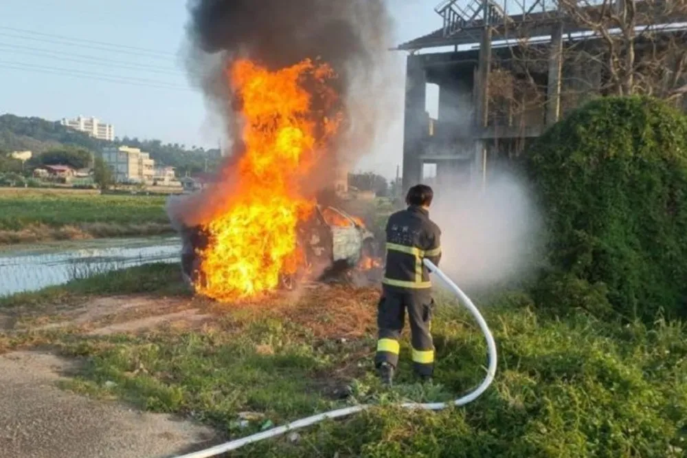 吐實了！苗栗軍人酒駕撞死婦嚇壞　竟放火燒賓士、拔車牌逃刑責