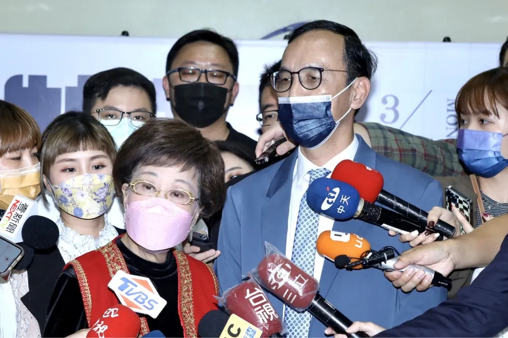 呂秀蓮被問「挺朱進總統府」？　朱立倫搶答：客氣話啦！