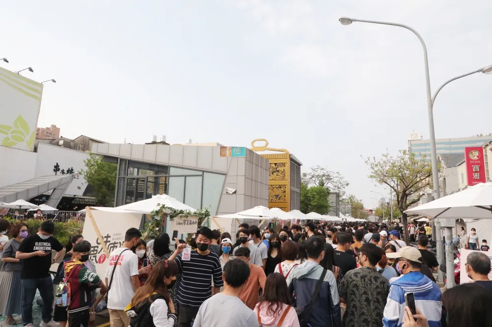 台南海安商圈甜點節人氣爆棚 黃偉哲全糖市的幸福滋味