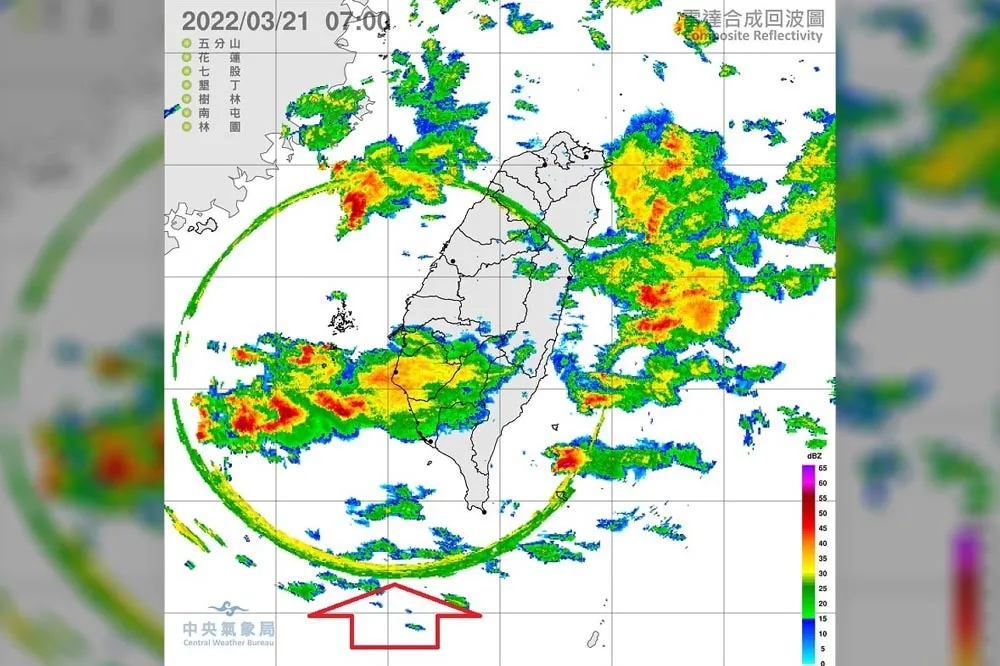 【變天轉濕涼】雷達回波驚見「神祕大圈」罩住台灣　鄭明典揭原因