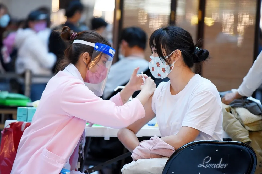 莫德納次世代疫苗快來了　莊人祥曝下半年台灣可望優先供貨