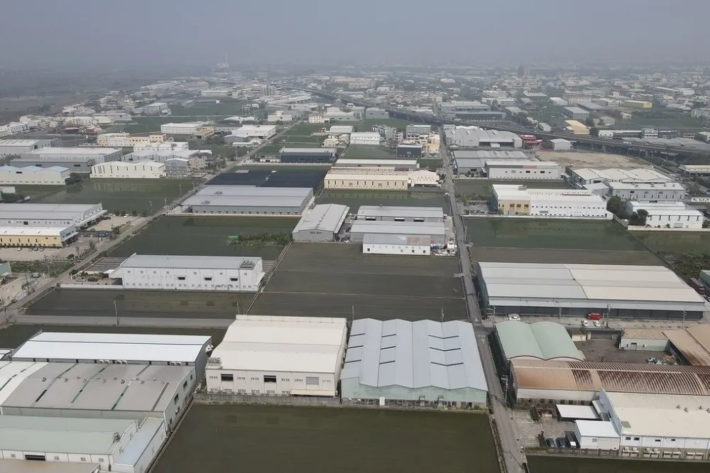 【農地違章工廠】不納管恐斷水斷電　2萬家違規業者昨壓線申請
