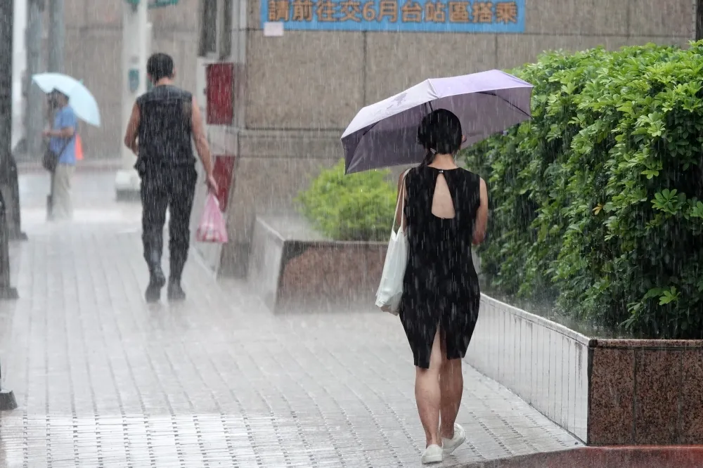 雨神再臨！今全台都有水氣　周五轉晴、周六後恐再飄雨
