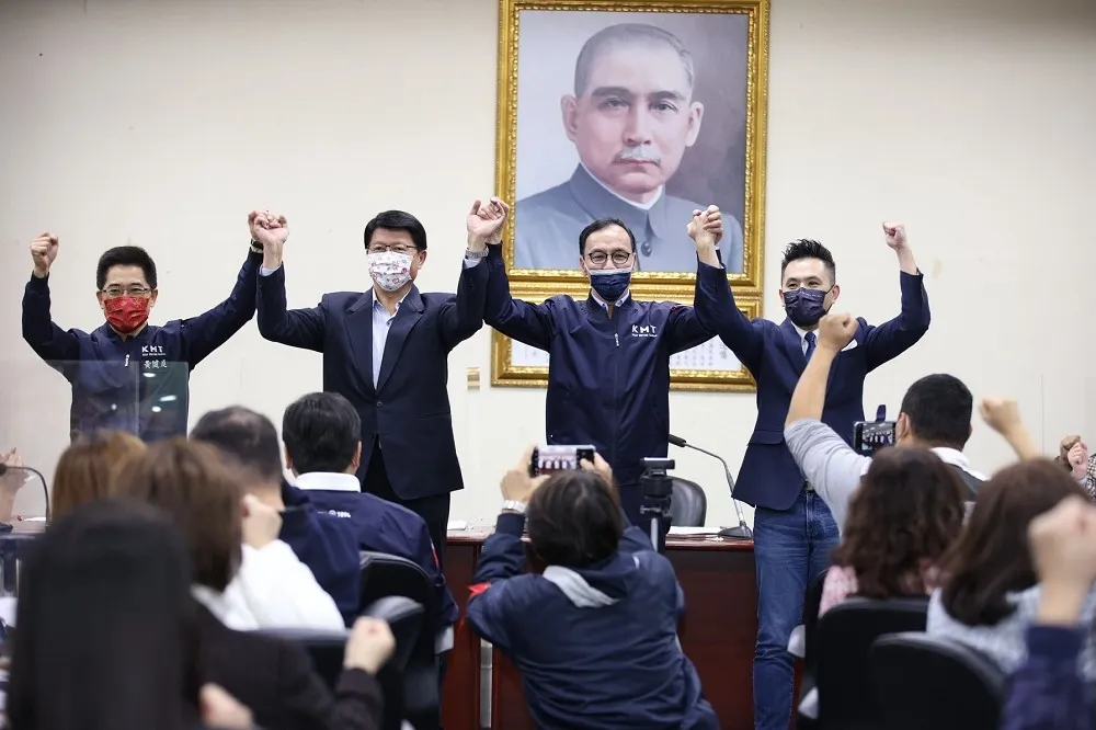 國民黨中常會拍手無異議通過　在地議員謝龍介出戰台南市長