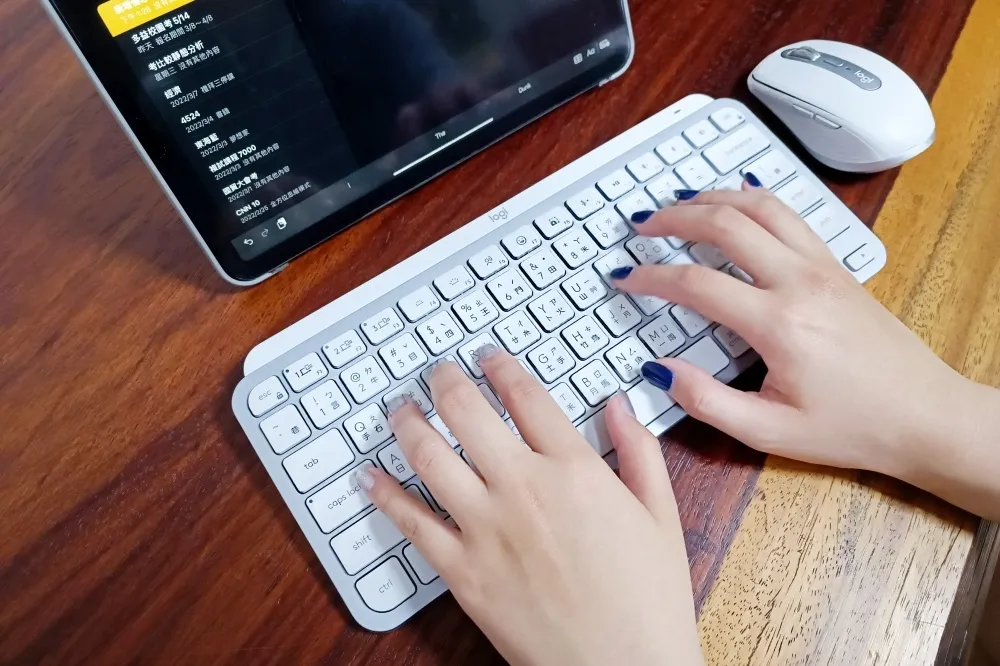 【開箱】羅技「MX Keys Mini 智能無線藍牙鍵盤」輕巧便攜　momo 2 件 95 折還送超值好禮