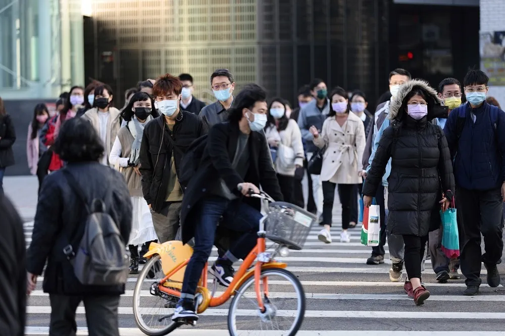 明天回溫一下下…　周六晚上鋒面又來「北濕南涼」甩雨3天