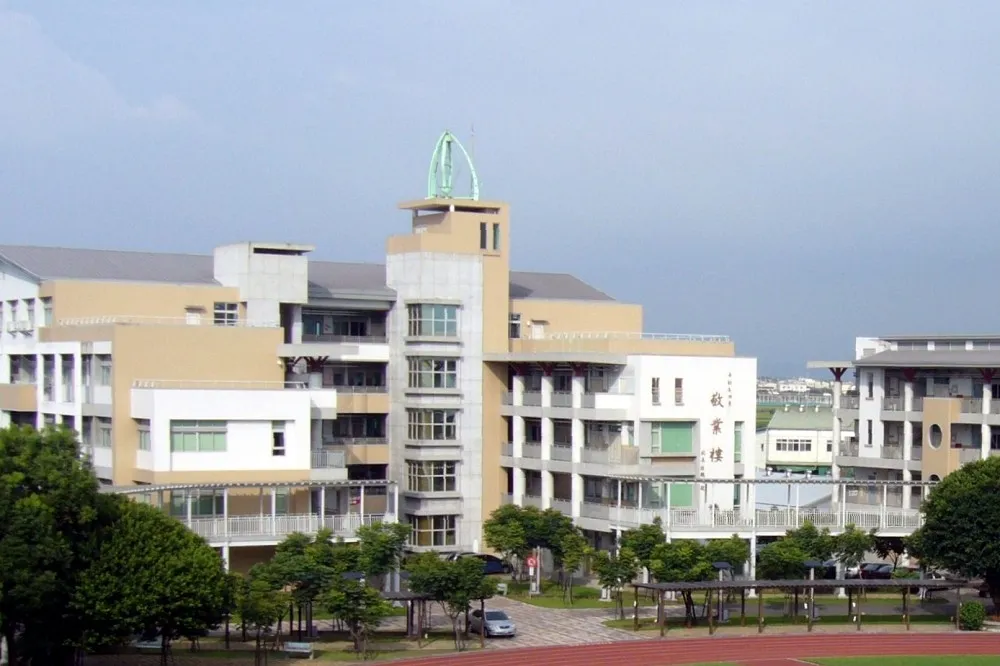 【雲林+2】浸信宣道會員工傳2家人　感染源全是67歲退休校長