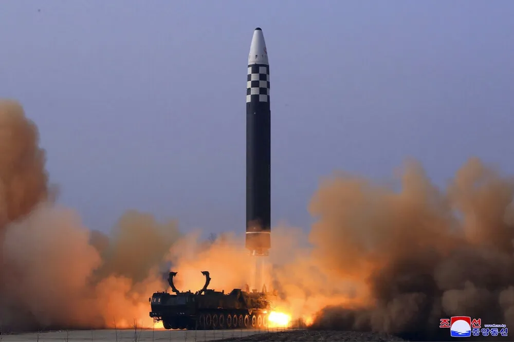 北韓官方證實　成功試射新型「火星17型」洲際彈道飛彈