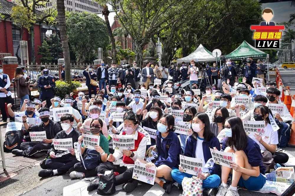 【國會直播】18歲公民權修憲案今表決　立法院內外戰況一次看