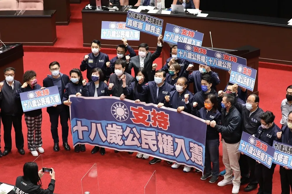 朝野都挺！18歲公民權修憲交公民複決　蘇貞昌：台灣對年輕的你充滿信心
