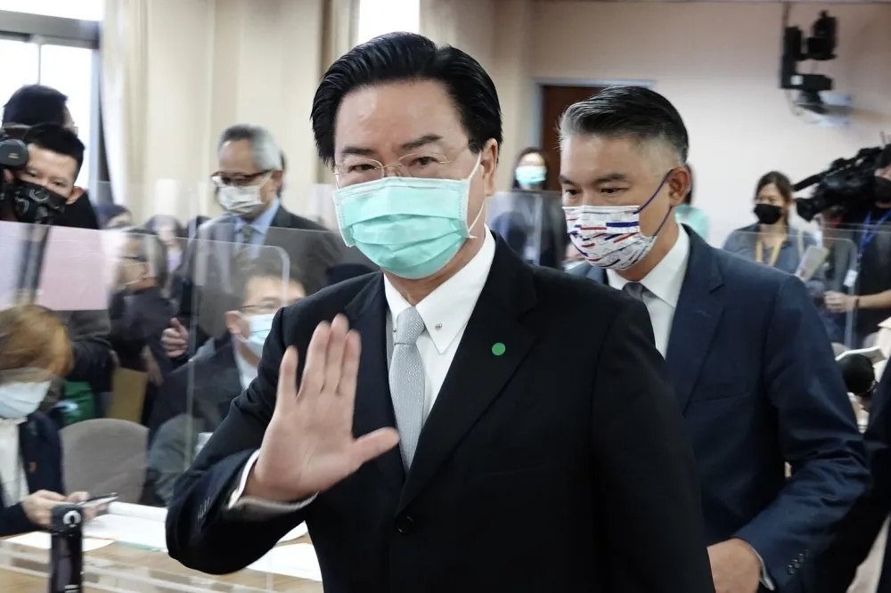 不忍了！中國吃台灣「豆腐」　吳釗燮回擊：乾脆說月球也屬於中國好啦！
