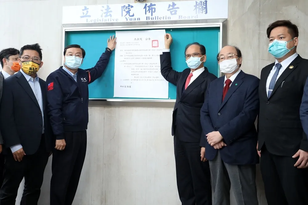 18歲公民權交公民複決　修憲須965萬張同意票才過關