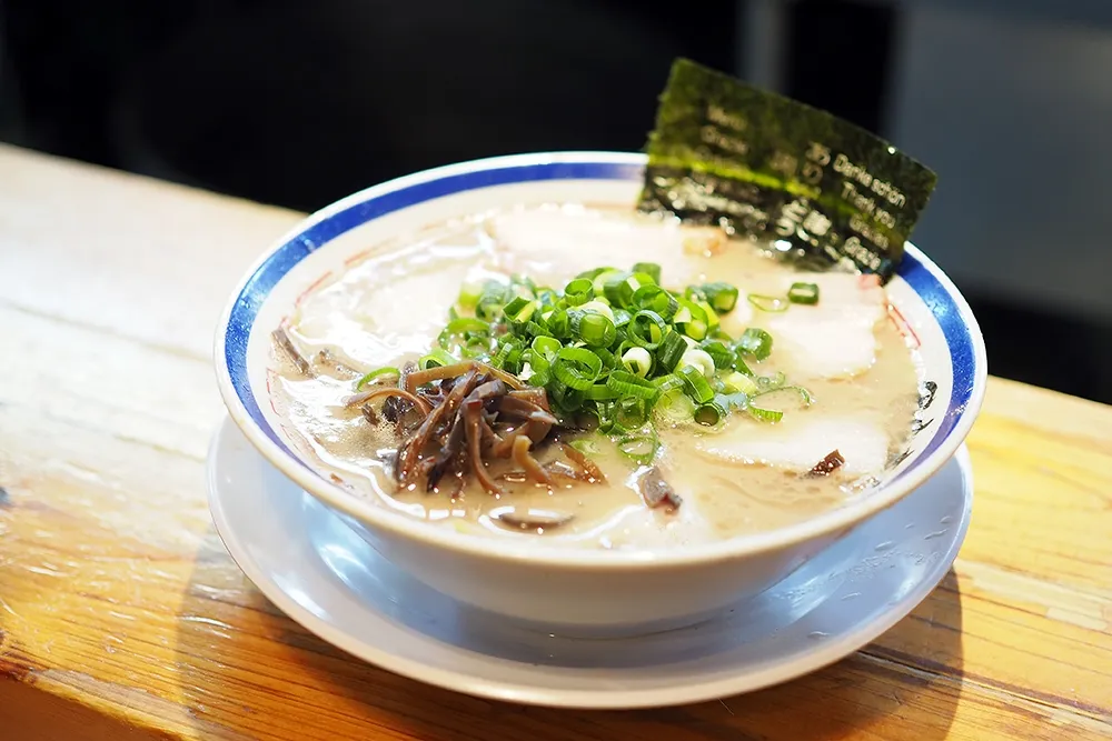 因失敗而出現的日本美食！大受歡迎的豚骨拉麵竟是拉麵店老闆忘記關小火的傑作