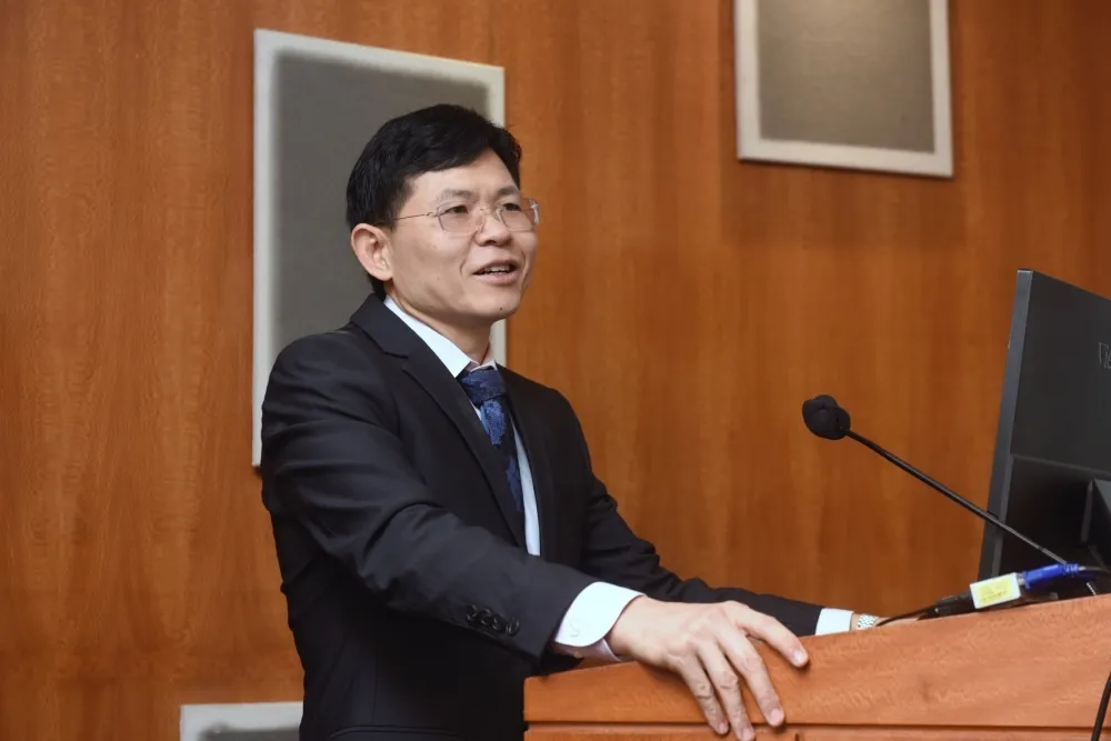 【填公假詐薪資】中研院前所長偷吃小23歲女助理　7次爽出遊兩人認罪獲緩起訴