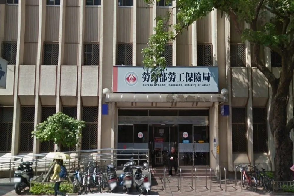 【疫情延燒】勞保局驚傳確診！　60人緊急PCR採檢、全面清消