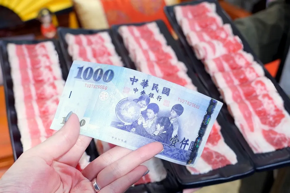 最高 50 片肉盤免費送！到問鼎吃鍋享「鈔票對號」豪氣送肉優惠　五大經典川菜外送再享第二件半價