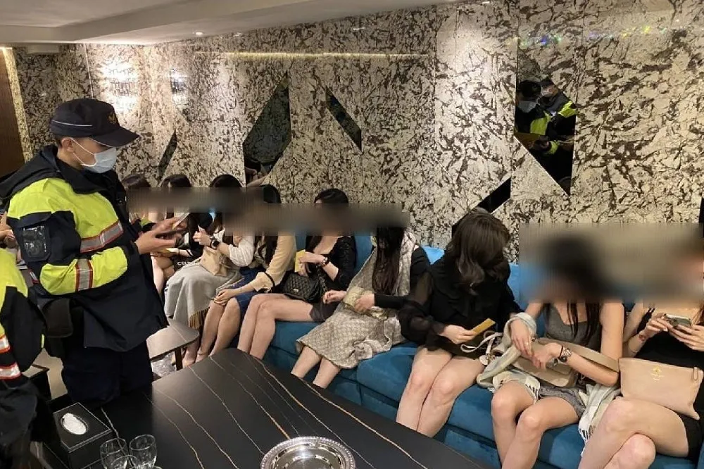 酒店要看小黃卡！警臨檢東區「娛樂場所」　9名酒店妹未打第3劑