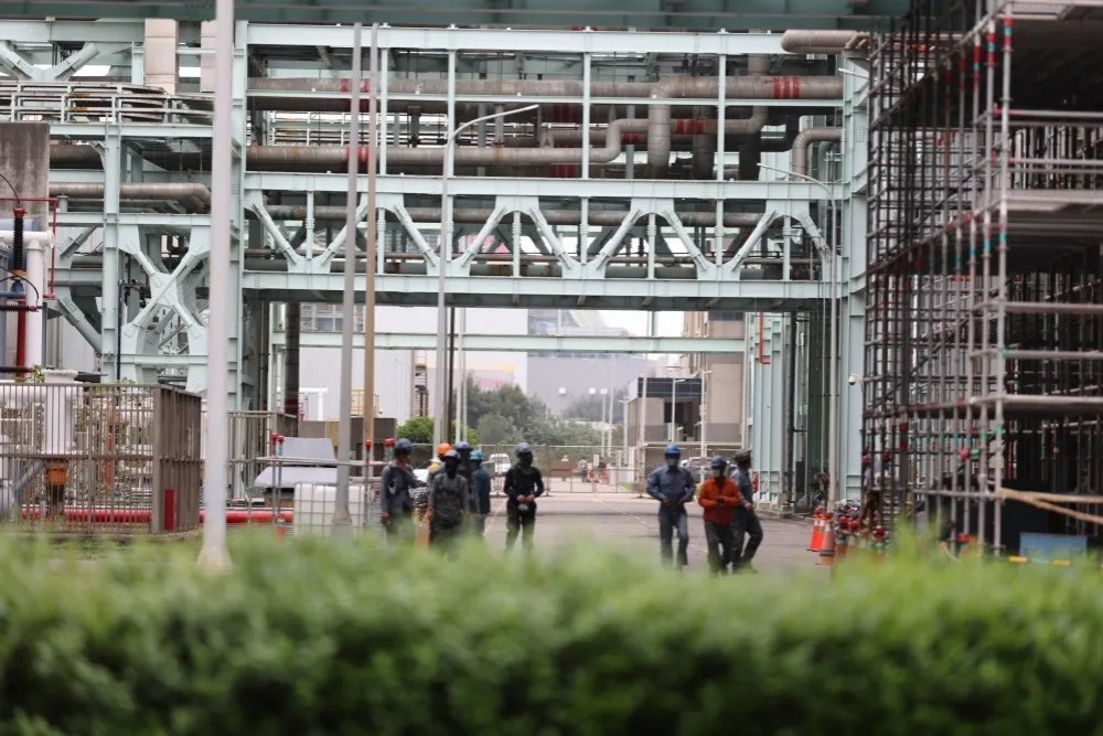 【大潭電廠66人染疫】傳播鏈再添3人　新豐宿舍保全、外包商老闆也中鏢