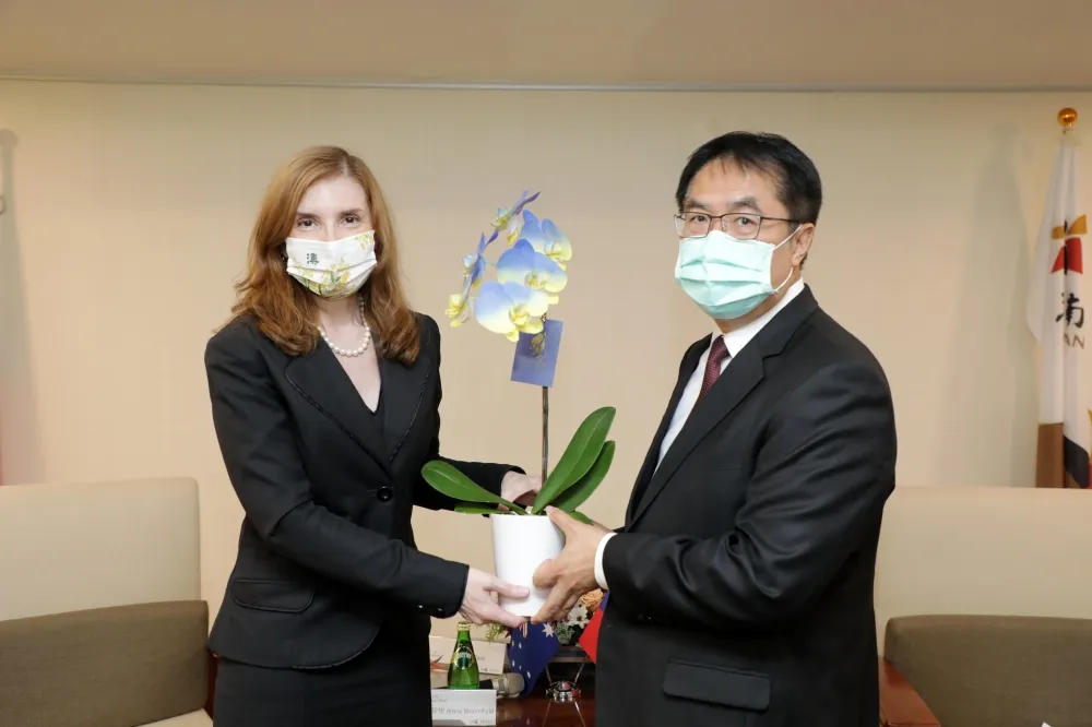 澳洲辦事處露珍怡代表拜會黃偉哲 盛讚台南絕美蘭花 
