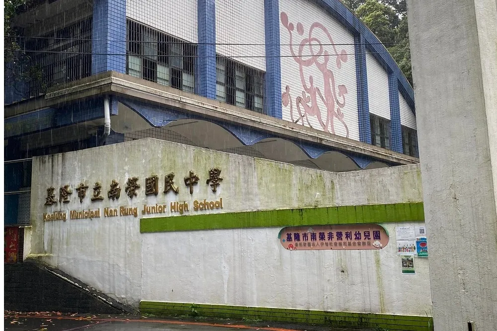 【基隆+20】校園疫情竄燒　林右昌下令確診學校每日普篩回報