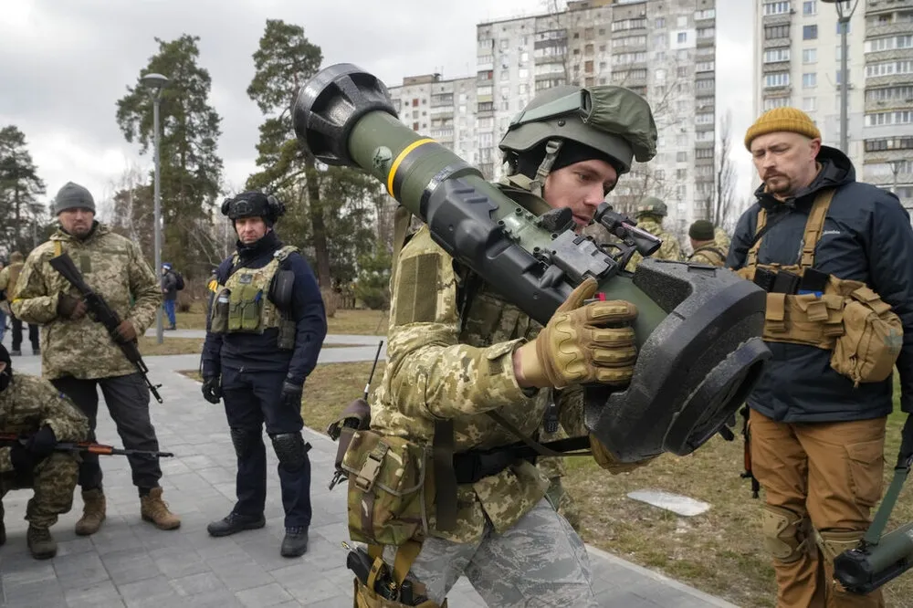 聯手35國　英防長：持續提供烏克蘭反坦克飛彈等必要軍備