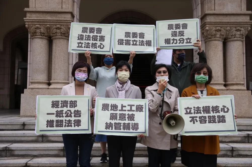 【聲援片】立委齊遞狀　請大法官釋憲說明工廠管理輔導法合憲