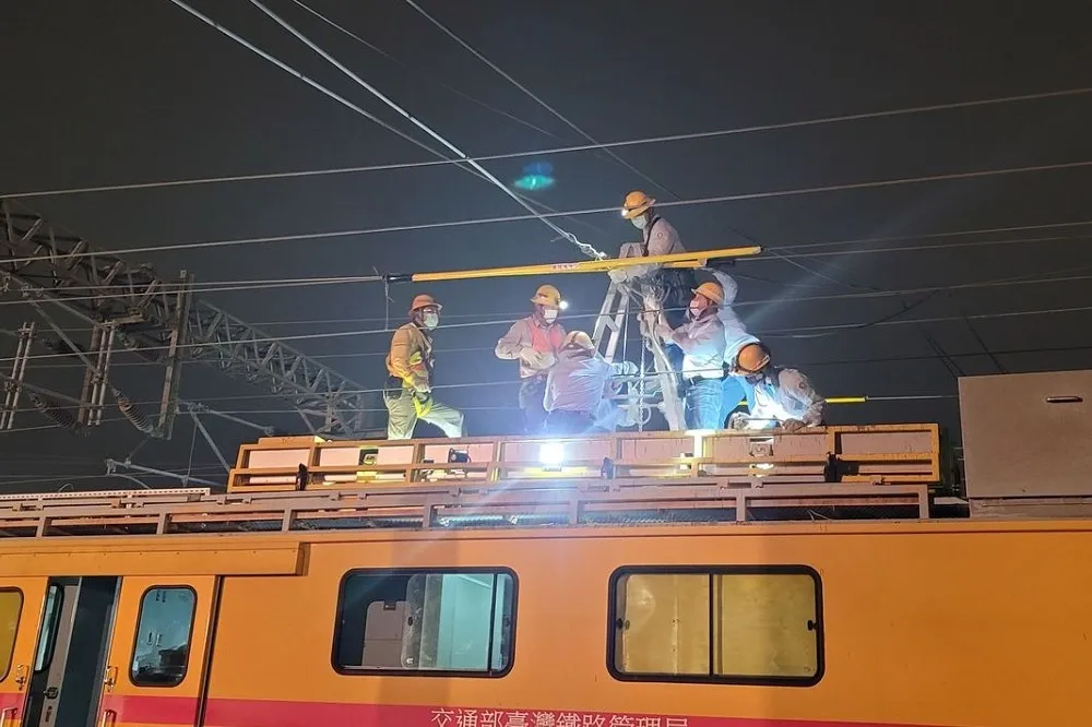 【雙鐵斷電】台鐵橋頭到新左營站　今晚9點可望復駛