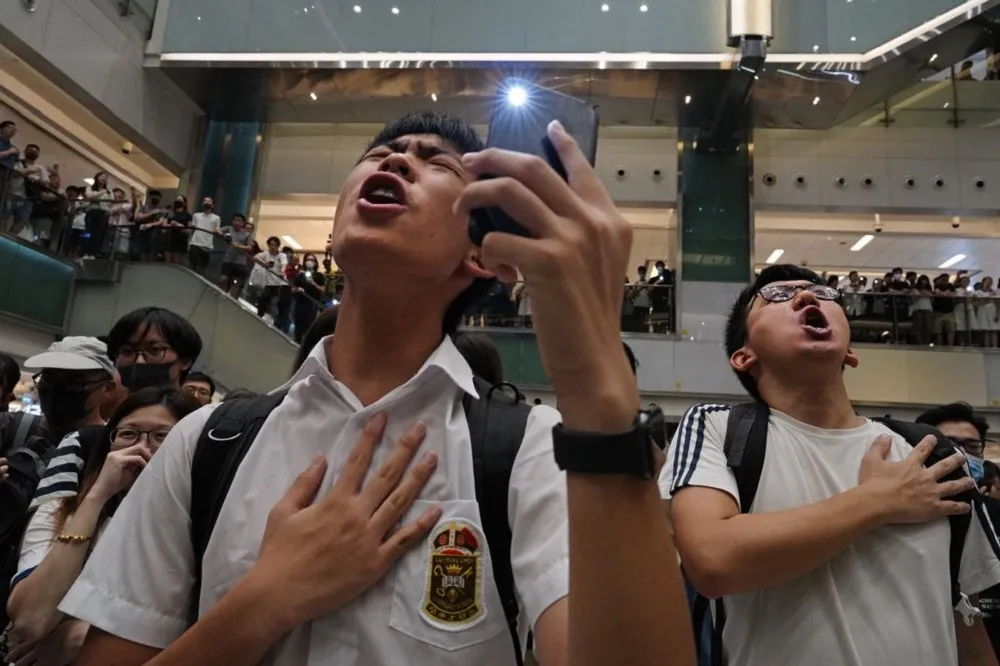 大陸是港人魂縈夢牽的祖國？　多半回應是嗤之以鼻